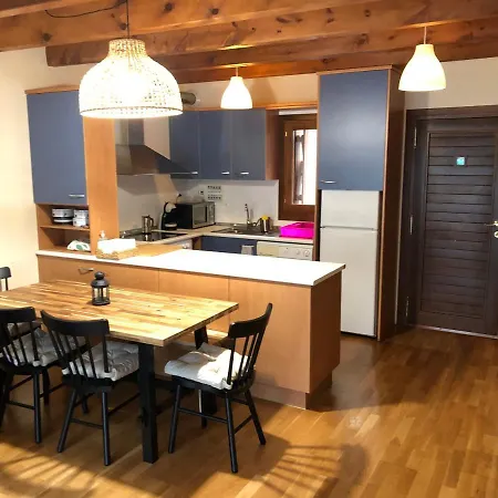 Familiar Con Jardin Y Piscina Holiday home