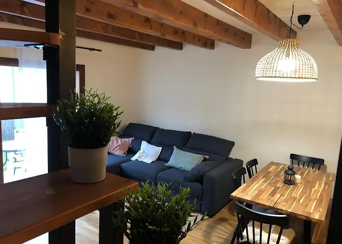 Familiar Con Jardin Y Piscina Holiday home Villanua