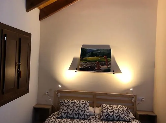 Familiar Con Jardin Y Piscina Holiday home