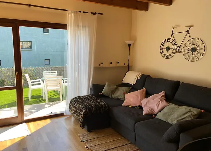 Familiar Con Jardin Y Piscina Holiday home